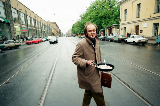 «Яичница», уличный перформанс. Сергей Спирихин. 23 мая 1998 года