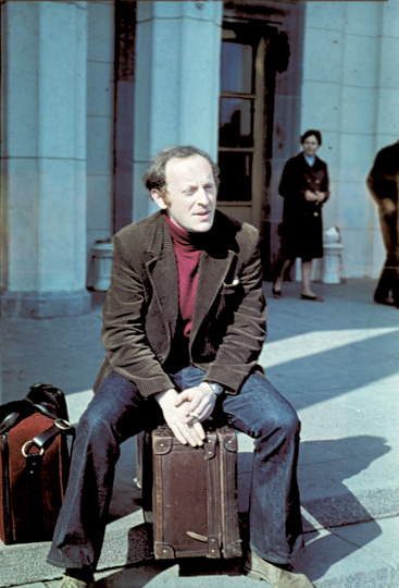 Иосиф Бродский в аэропорту за несколько минут перед уходом на таможенный досмотр. 4 июня 1972 года