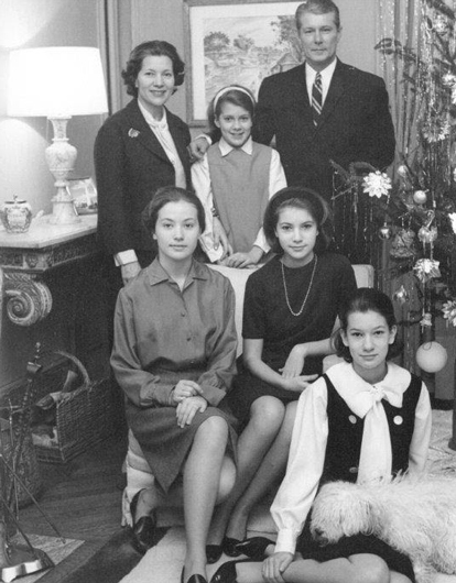 Семья Норберта Аншютца. 1960-е. Кэрол Аншютц сидит первая слева. Архив Кэрол Аншютц, Вашингтон