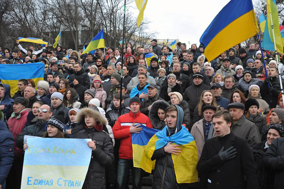 3000 одесситов поют Гимн Украины на Потемкинской лестнице, 9 марта 2014