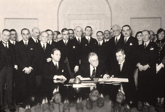 Подписание Пакта Рёриха в Белом Доме, Вашингтон, США, 1935