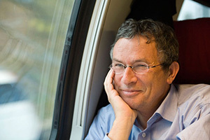 Александр Терехов говорит с Шарлем Левински Александр Терехов говорит с Шарлем Левински