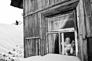 «Ты идешь по дюнам и понимаешь, что под тобой находятся дома» «Ты идешь по дюнам и понимаешь, что под тобой находятся дома»