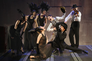 Три тонны перьев в башнях из лозы Три тонны перьев в башнях из лозы