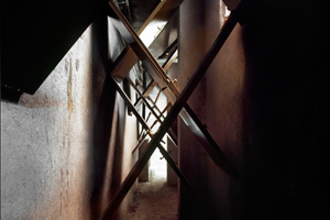 Контуры, сгустки света, стальные шары Контуры, сгустки света, стальные шары