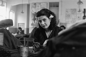 Человек состоит из очков и шляпы Человек состоит из очков и шляпы