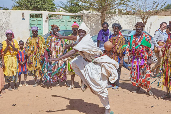 Уличные танцы в городе Сегу, Мали