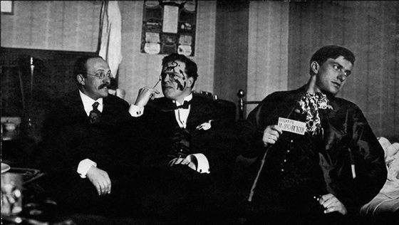 Андрей Шемшурин, Давид Бурлюк, Владимир Маяковский. 1914 г., Москва
