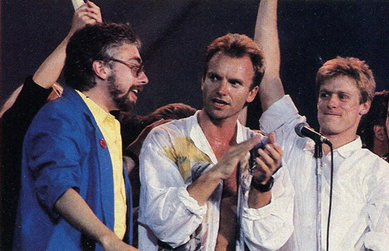 На концерте «A Conspiracy of Hope» Amnesty International со Стингом и Брайаном Адамсом. Нью-Джерси, июль 1985 года