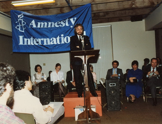 Выступление на вечере Amnesty International по случаю Дня прав человека. Cлева — Лив Ульман, вторая справа — Татьяна Янкелевич. Бостон, 10 декабря 1986 года