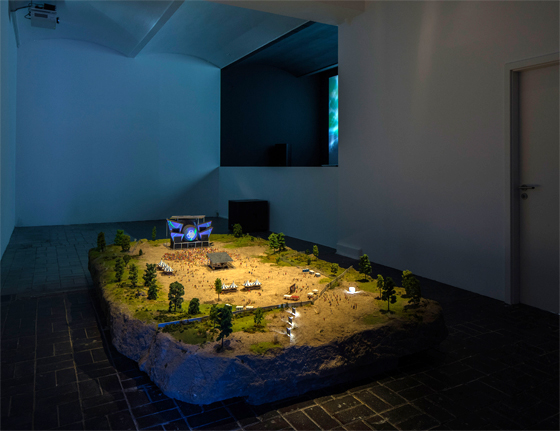 Анне де Вриз, общий вид проектов «Oblivion» и «Critical Mass: Pure Immanence» на 9-й Берлинской биеннале современного искусства, 2016
