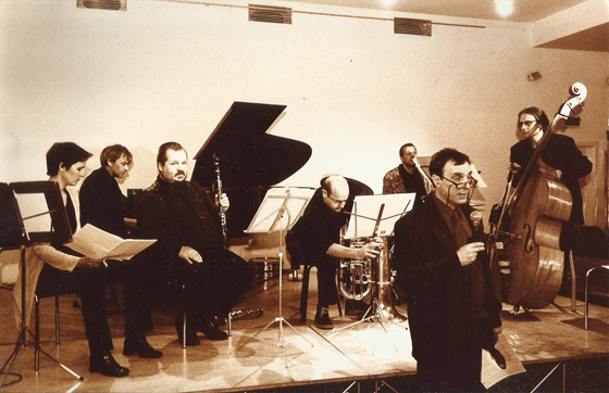 Дмитрий Ухов представляет ансамбль Capella Con Durezza (Австрия) на фестивале «Альтернатива». 2000