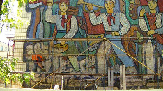 Мозаичное панно на  здании школы №141, Киев