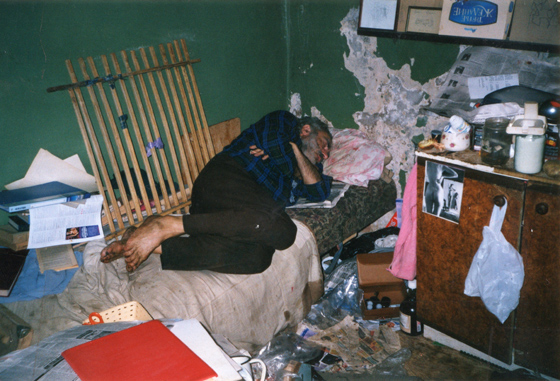 Иосиф Гинзбург в сквоте «Зеленая ветка», начало 2000 г.