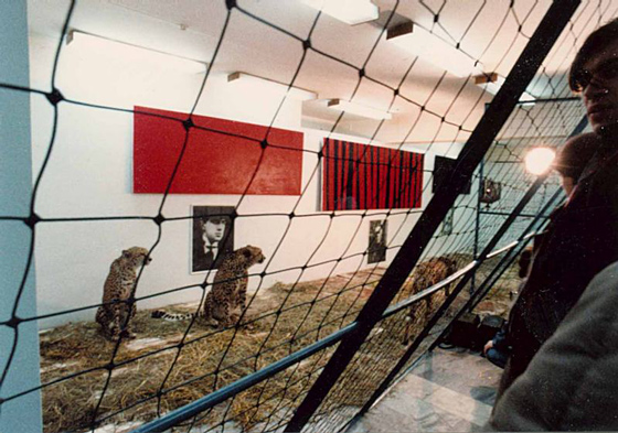 Анатолий Осмоловский. «Леопарды врываются в храм», инсталляция, 1992