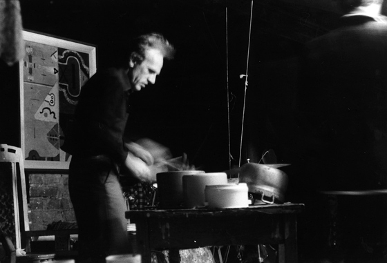 Перфоманс Владимира Тарасова в студии Ильи Кабакова, Москва, 1975