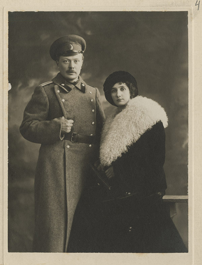 Ф. Х. и М. Т. Берггольц, родители Ольги. 1914