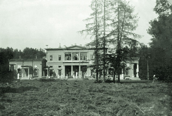 Главное здание Петергофского естественнонаучного института. 1920-е