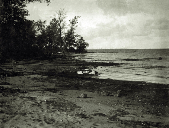 Петергоф. Взморье. Вид на Кронштадт. 1920-е. Фотография Юр.Ив. Полянского