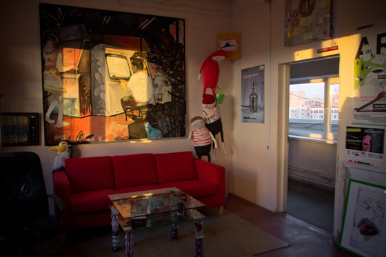 Офис открытой студии «Непокоренные», картина Кирилла Макарова. 2012 г.