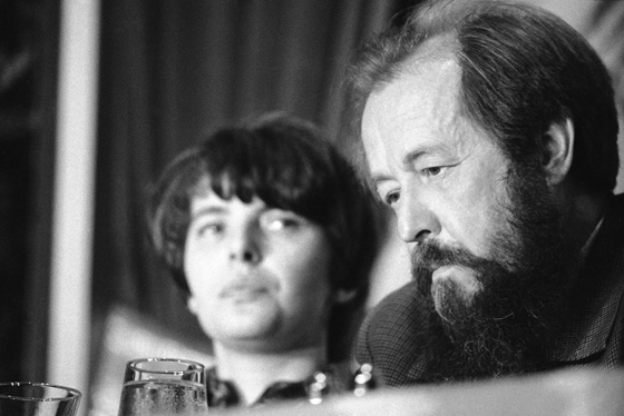 Наталия и Александр Солженицыны в Нью-Йорке. 1975 г.