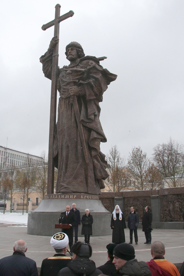 Наталия Солженицына на открытии памятника князю Владимиру на Боровицкой площади. 2016 г.