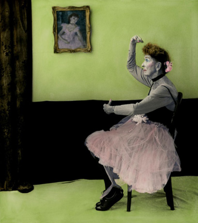 Алин Смитсон, из серии «Композиция в зеленом и черном, портрет матери фотографа»