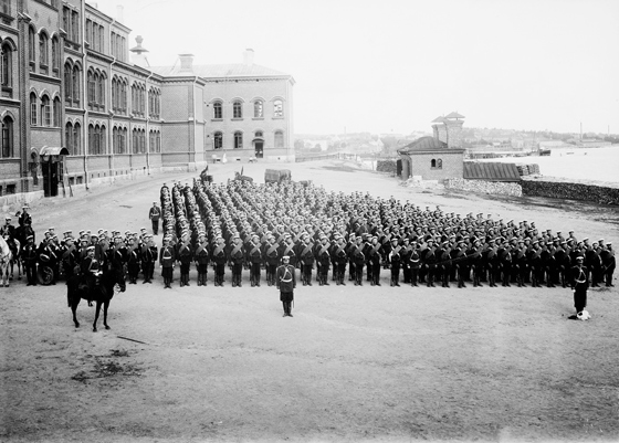 Армейское построение возле казарм в Турку. 1901