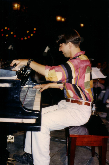 Сергей Курехин на концерте в клубе Podewil. Берлин. 14 августа 1993 года