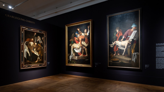 «Положение во гроб» — одноименные произведения Николя Турнье (слева), Караваджо (в центре) и Дирка ван Бабюрена (справа)
