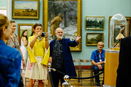 Александр Ройтбурд проводит директорскую экскурсию в Одесском художественном музее