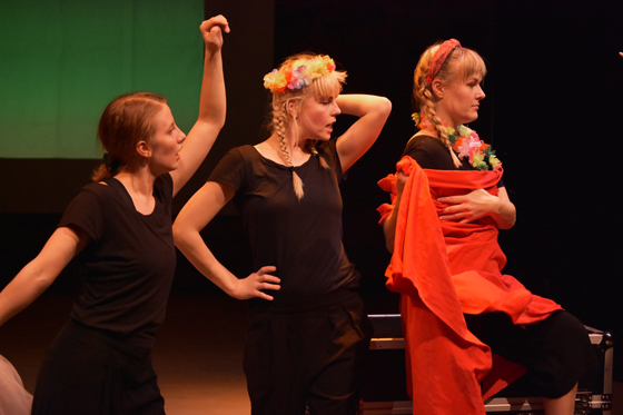 «10 сцен сексуального насилия». Спектакль финской активистской театральной группы «Быстродействующие Женщины»