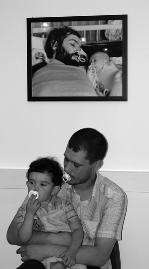 «Вместе». 2010 год. На фотографии на стене — мой отец Александр Кузькин и я. У меня на коленях мой сын — Ося Кузькин