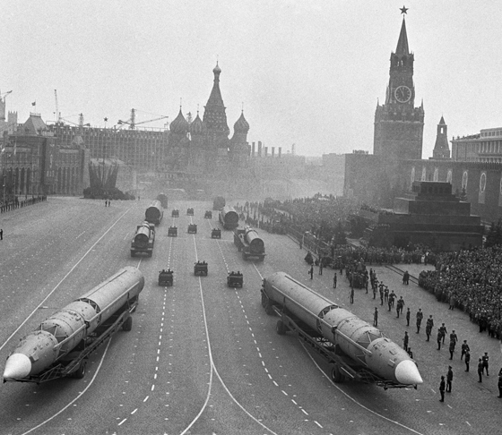 9 мая 1965 г. Межконтинентальные баллистические ракеты ГР-1 (8К713) на параде в честь 20-й годовщины победы в Великой Отечественной войне