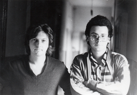 Майк Науменко и Борис Мазин в коммуналке на Боровой, лето 1984 года