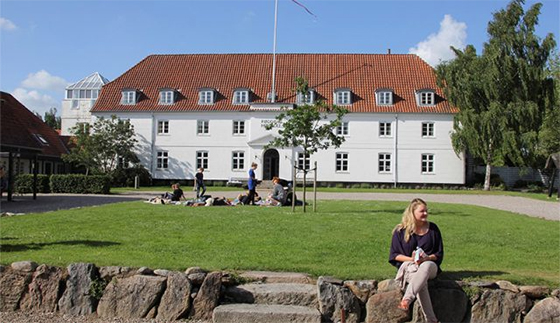 Первый «народный университет», основанный в Рёддинге на юге Дании в 1844 году