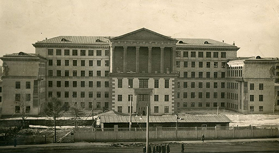 Здание Московского высшего художественно-промышленного училища на Волоколамском шоссе. 1956–1958 годы