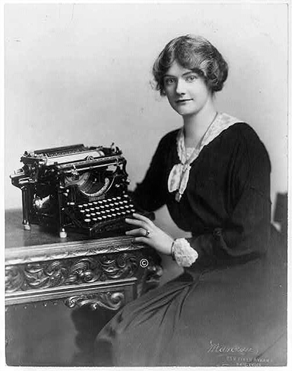 Машинистка с пишущей машинкой Underwood. 1918