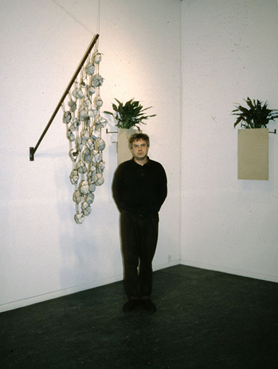 Игорь Чацкин перед своей инсталляцией «Камни и флаги» на выставке «No Man’s Land». Копенгаген. 1995