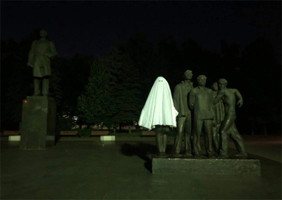Привидение современного танца на Миусской площади в Москве. Фотограф неизвестен