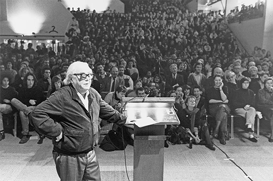 Макс Фриш на собрании «Швейцария после армии!» в Базельском театре. 1989
