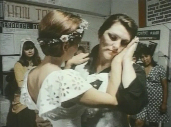 Кадр из фильма «Жизнь-женщина» / «Женская тюряга», реж. Жанна Серикбаева, 1991