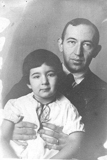  Любовь Мироновна с отцом, Мироном Семеновичем Вовси. 1930