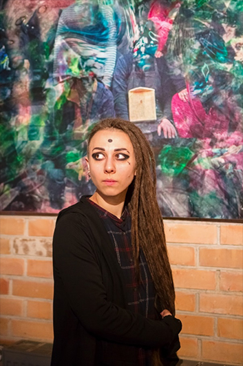Лада Ладная, фотохудожница, на фоне своей работы «Двор». 2021
