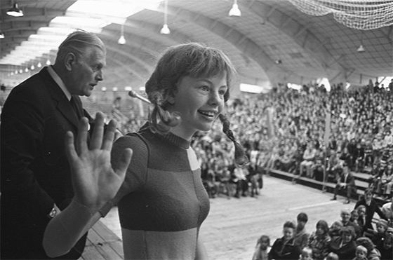Ингер Нильссон, испольнительница главной роли в сериале «Пеппи Длинныйчулок», на встрече со зрителями в Амстердаме. 1972