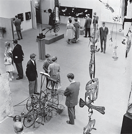 На стокгольмской выставке «Движение в искусстве». 1961
