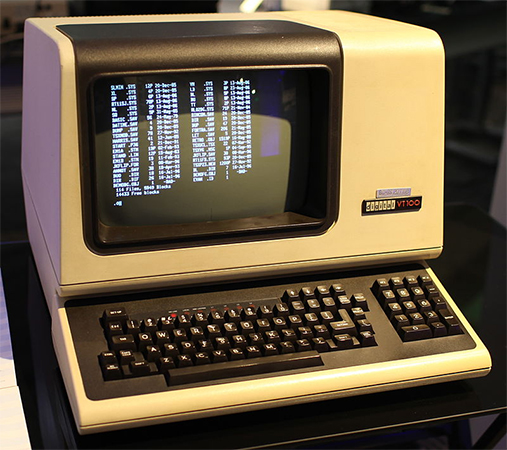 Компьютерный терминал VT100 фирмы DEC. 1978