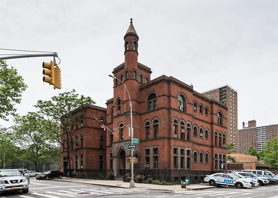 Здание 88-го полицейского участка Нью-Йорка (1890)