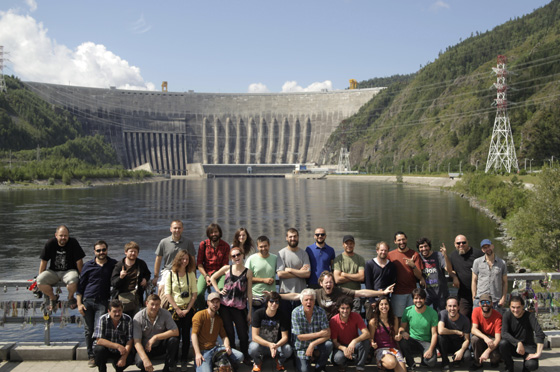 МузЭнергоТур, вся команда вместе с водителями на Саяно-Шушенской ГЭС