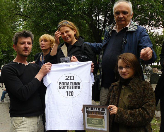 Вручение премии лауреату сезона 2010-2011 Андрею Монастырскому на территории «ОккупайАбай», 2012
